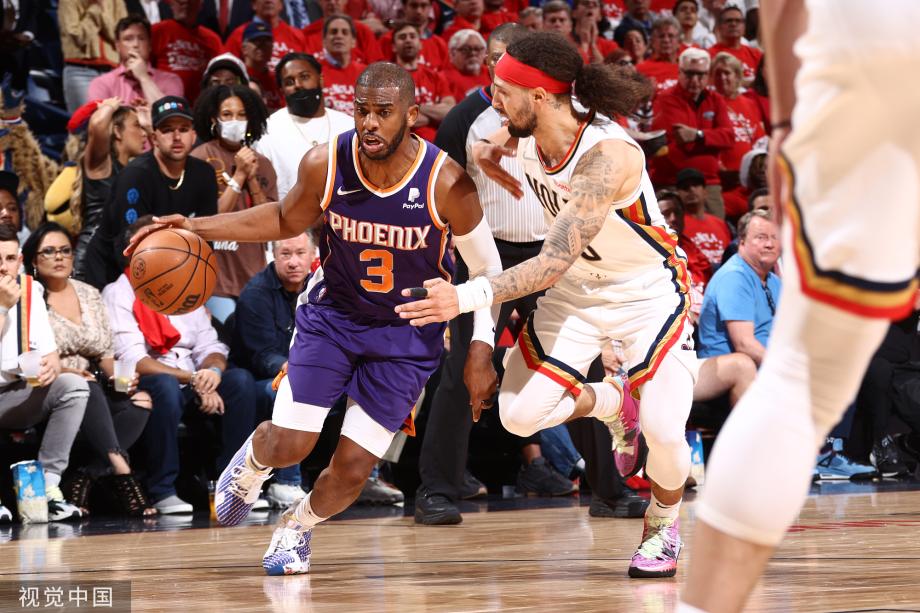 篮球在空中 篮球在空中